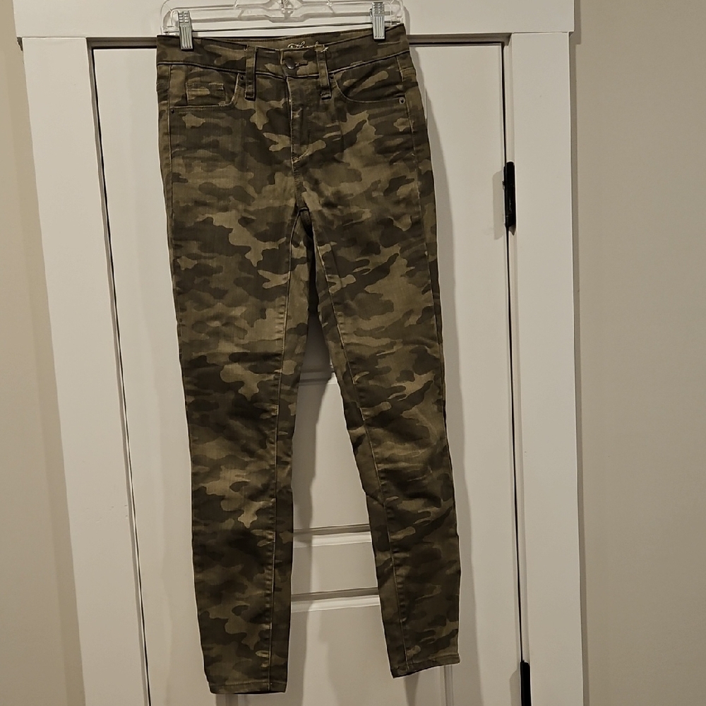 Universal Thread Camouflage Skinny Jeans